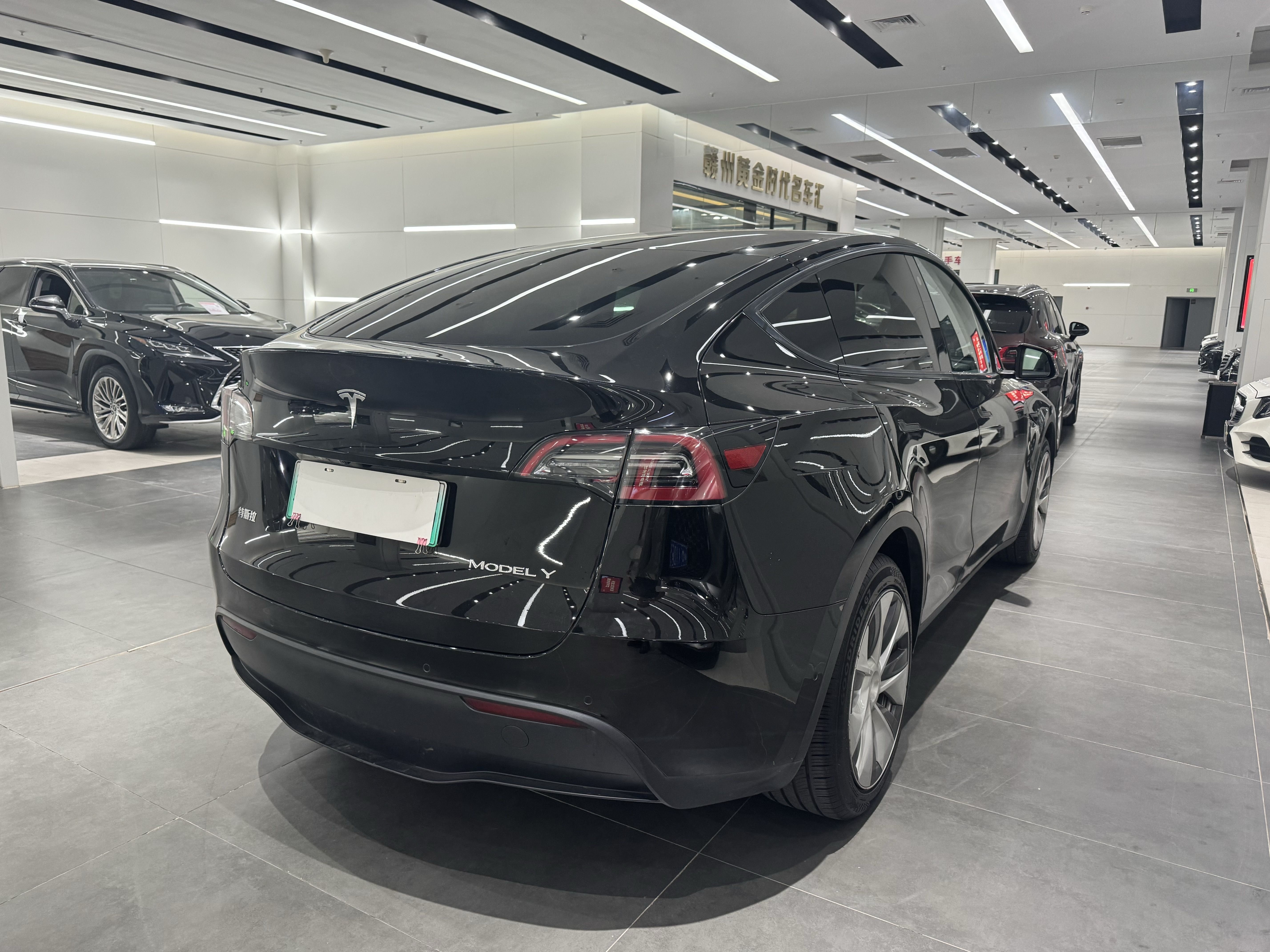Tesla Model Y 2022 car image #5