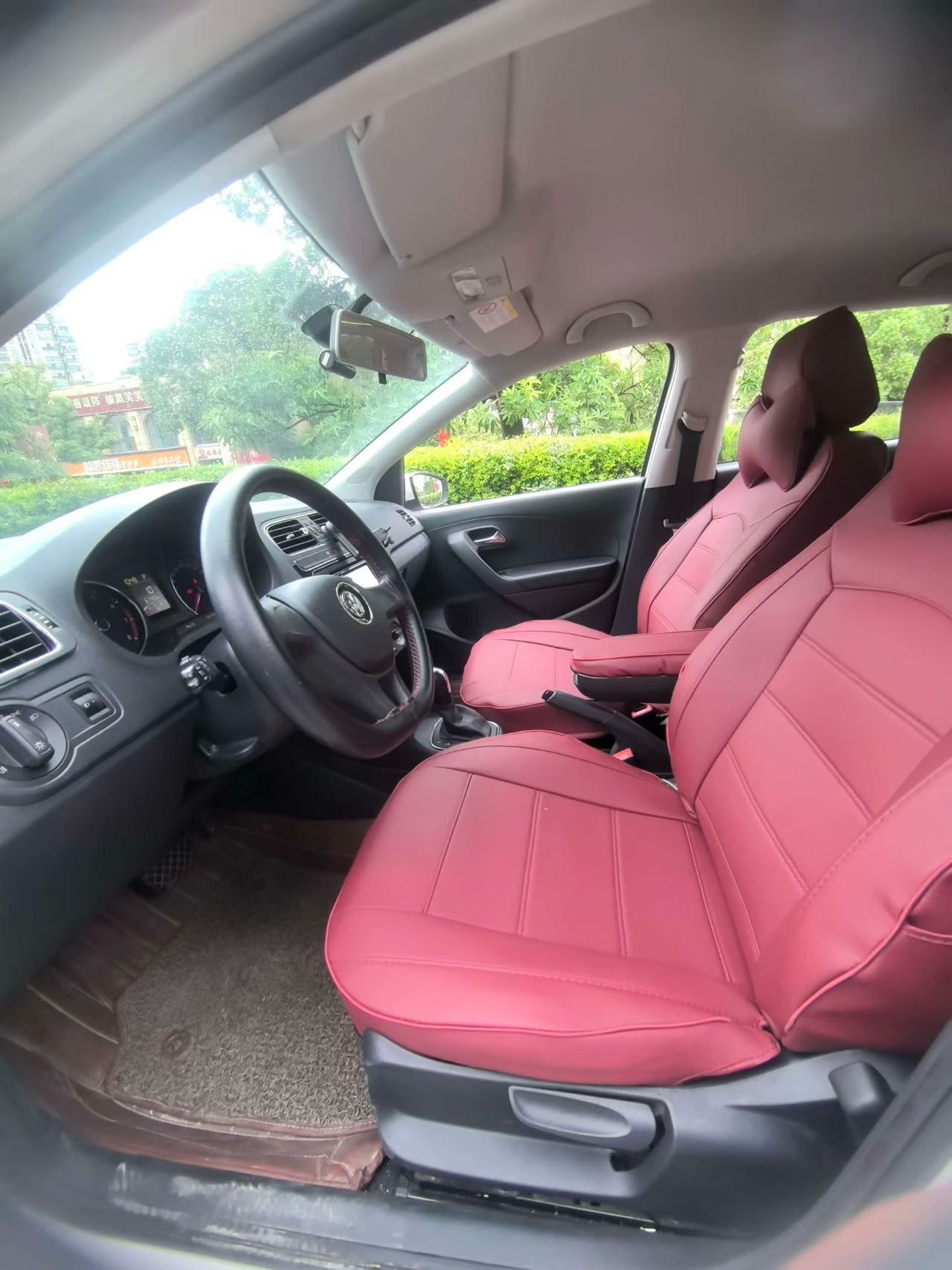 Volkswagen Polo 2015 car image #6