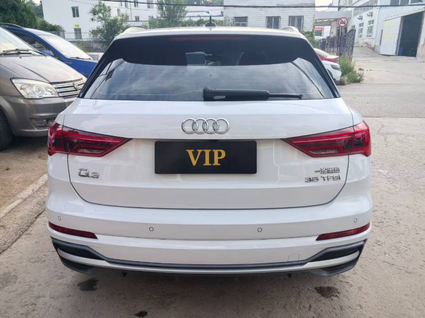 Audi Q3 2021 car image #10
