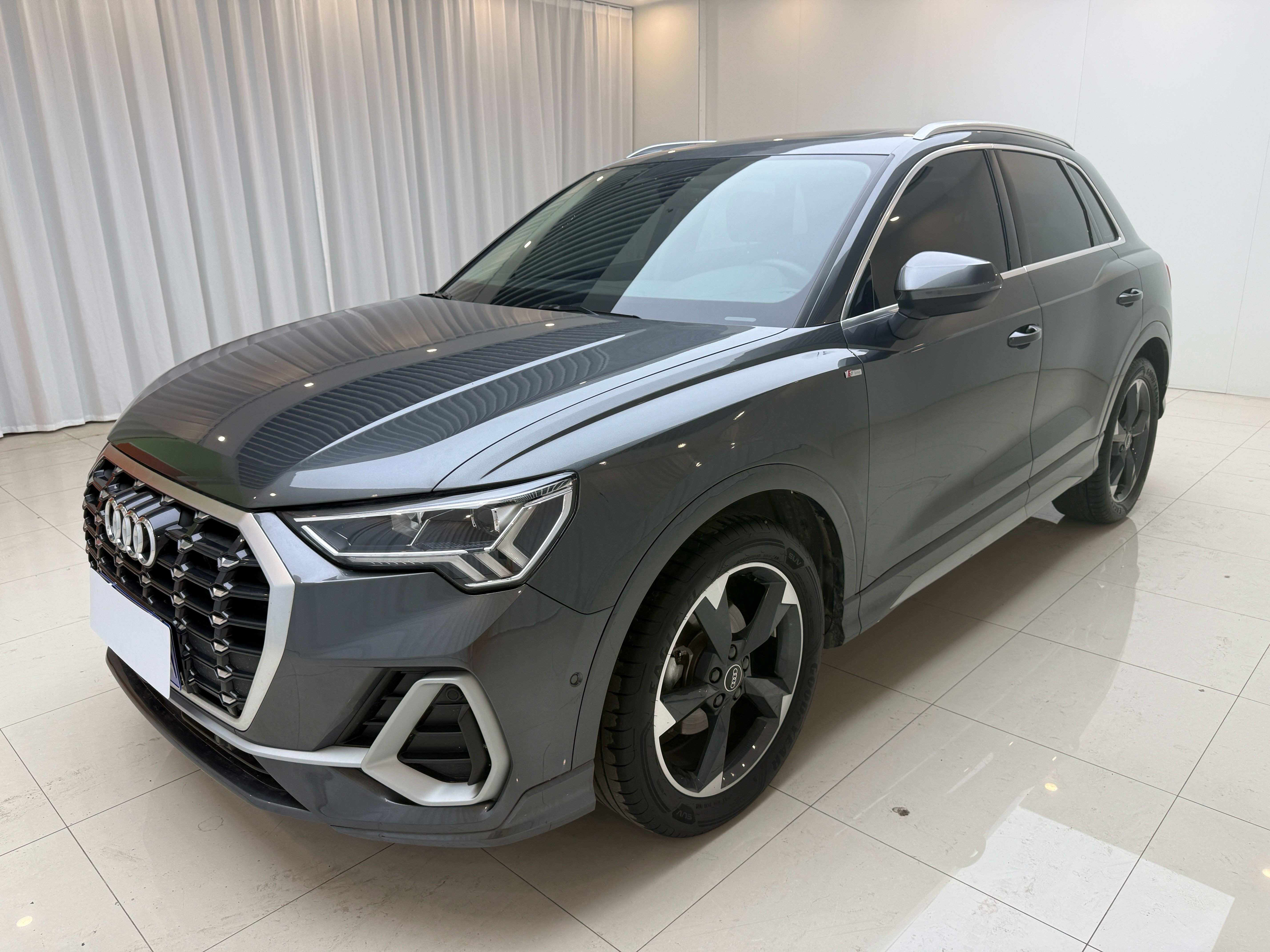 Audi Q3 2023 car image #2