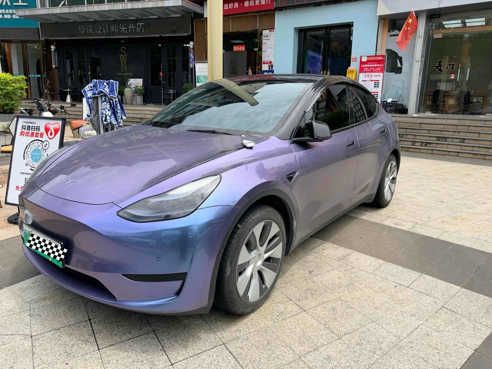 Tesla Model Y 2023 car image #2