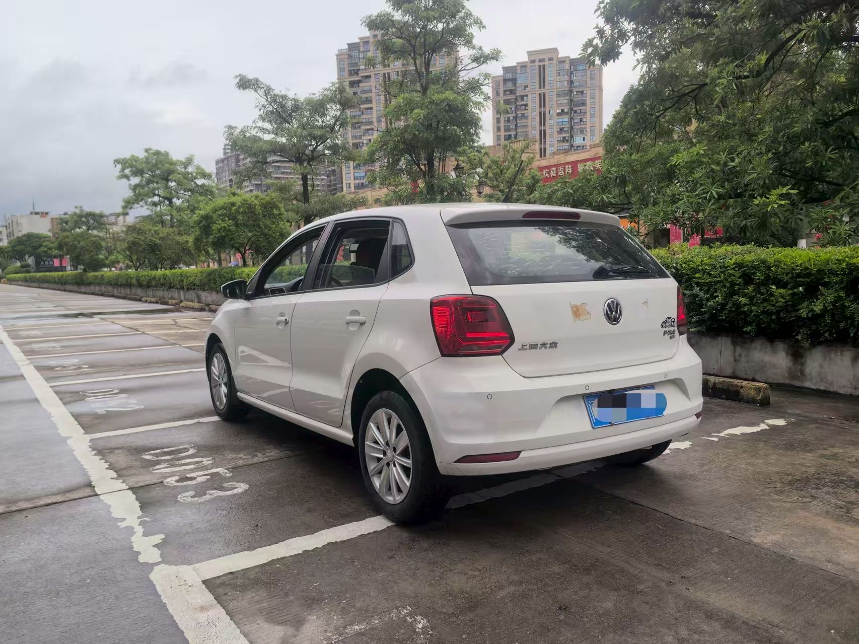 Volkswagen Polo 2015 car image #11
