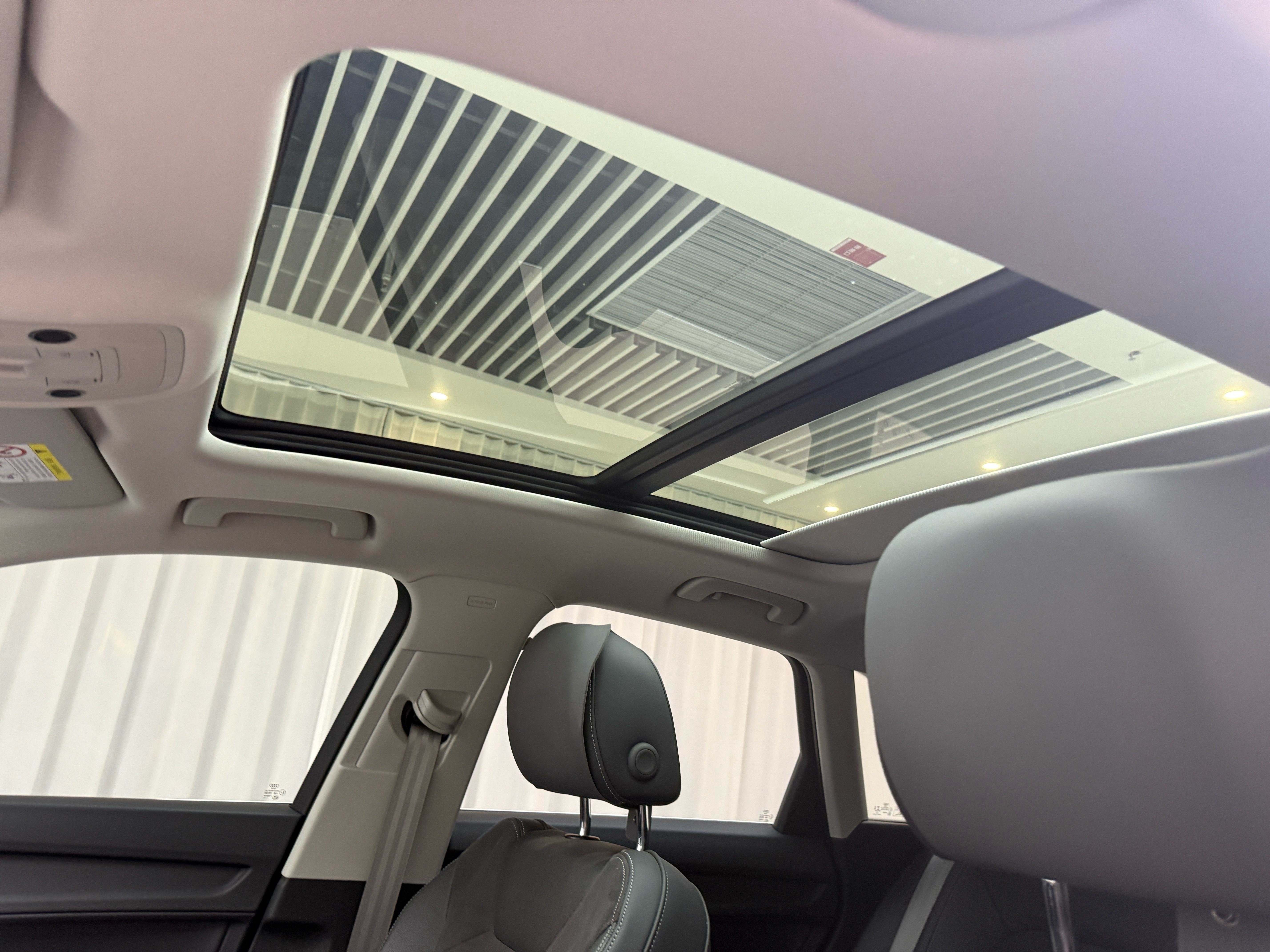 Audi Q3 2023 car image #9