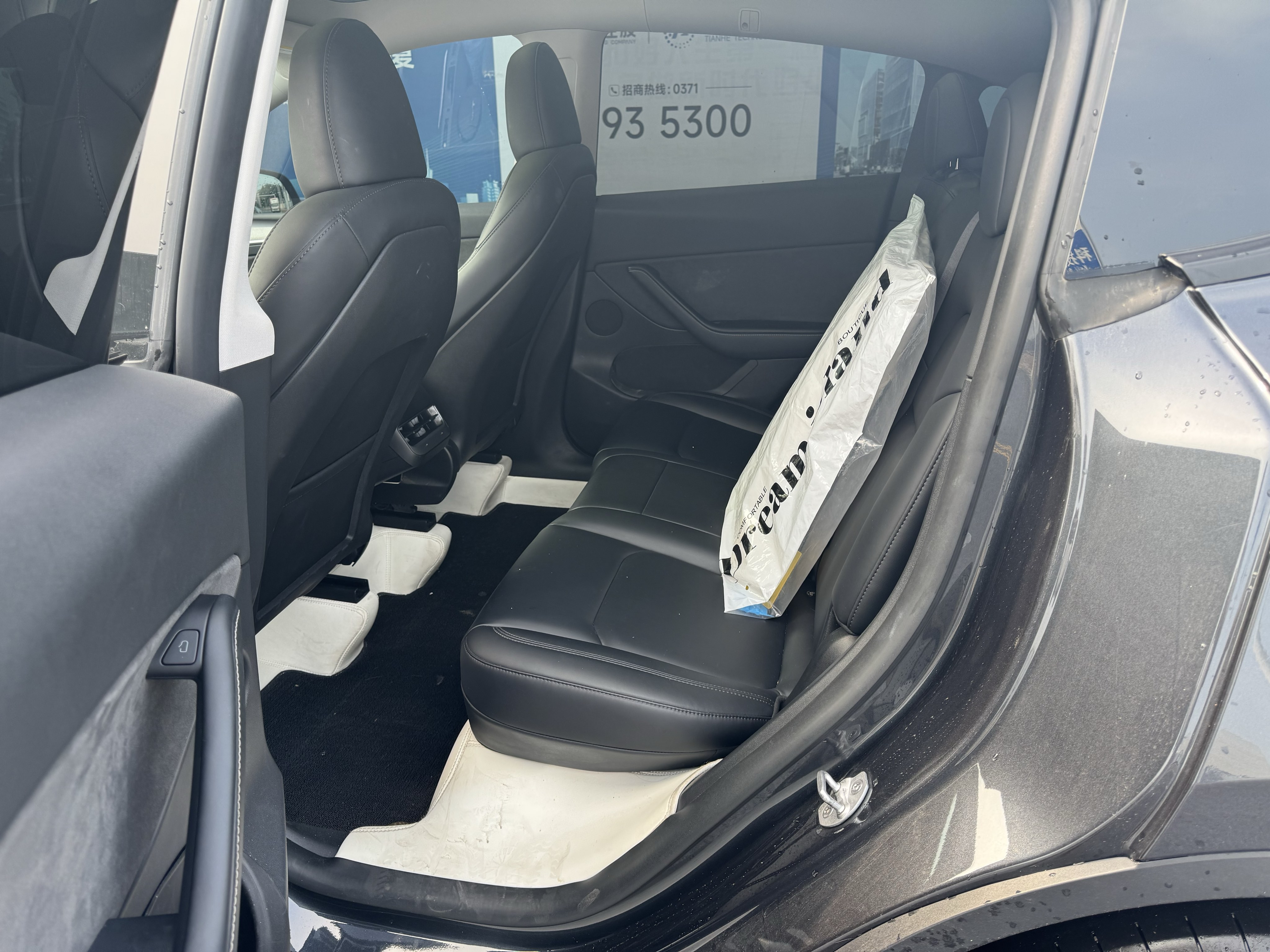 Tesla Model Y 2024 car image #11