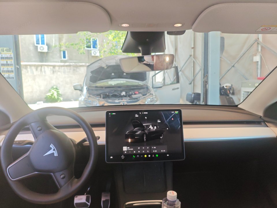Tesla Model Y 2023 immagine di auto #7