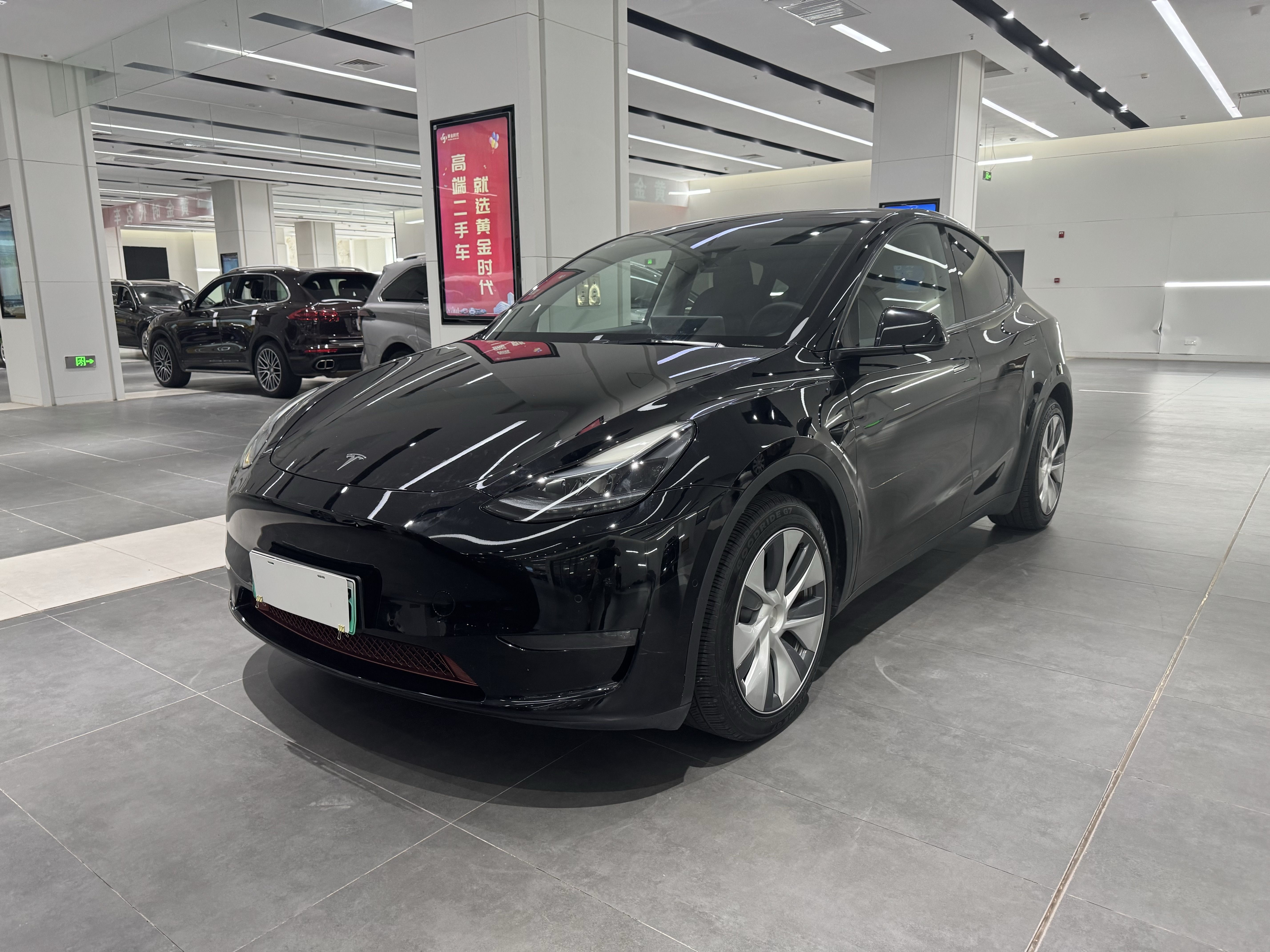 Tesla Model Y 2022 car image #2