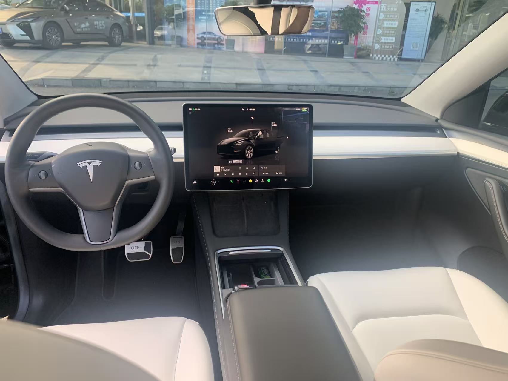Tesla Model Y 2023 immagine di auto #9