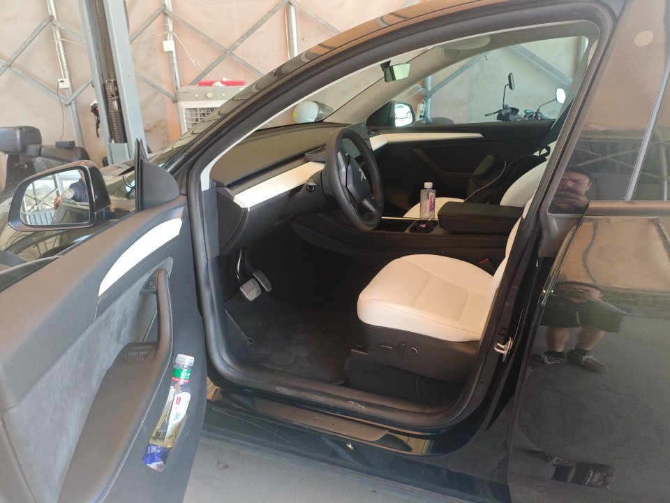 Tesla Model Y 2023 immagine di auto #5