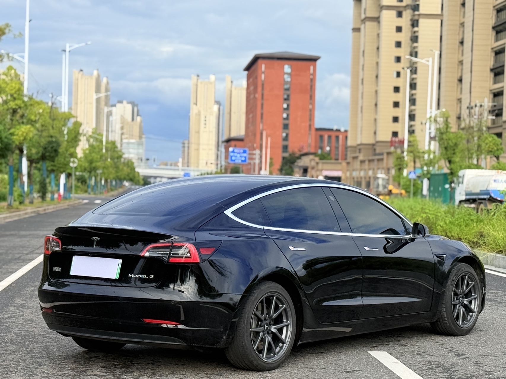 Tesla Model 3 2020 car image #9