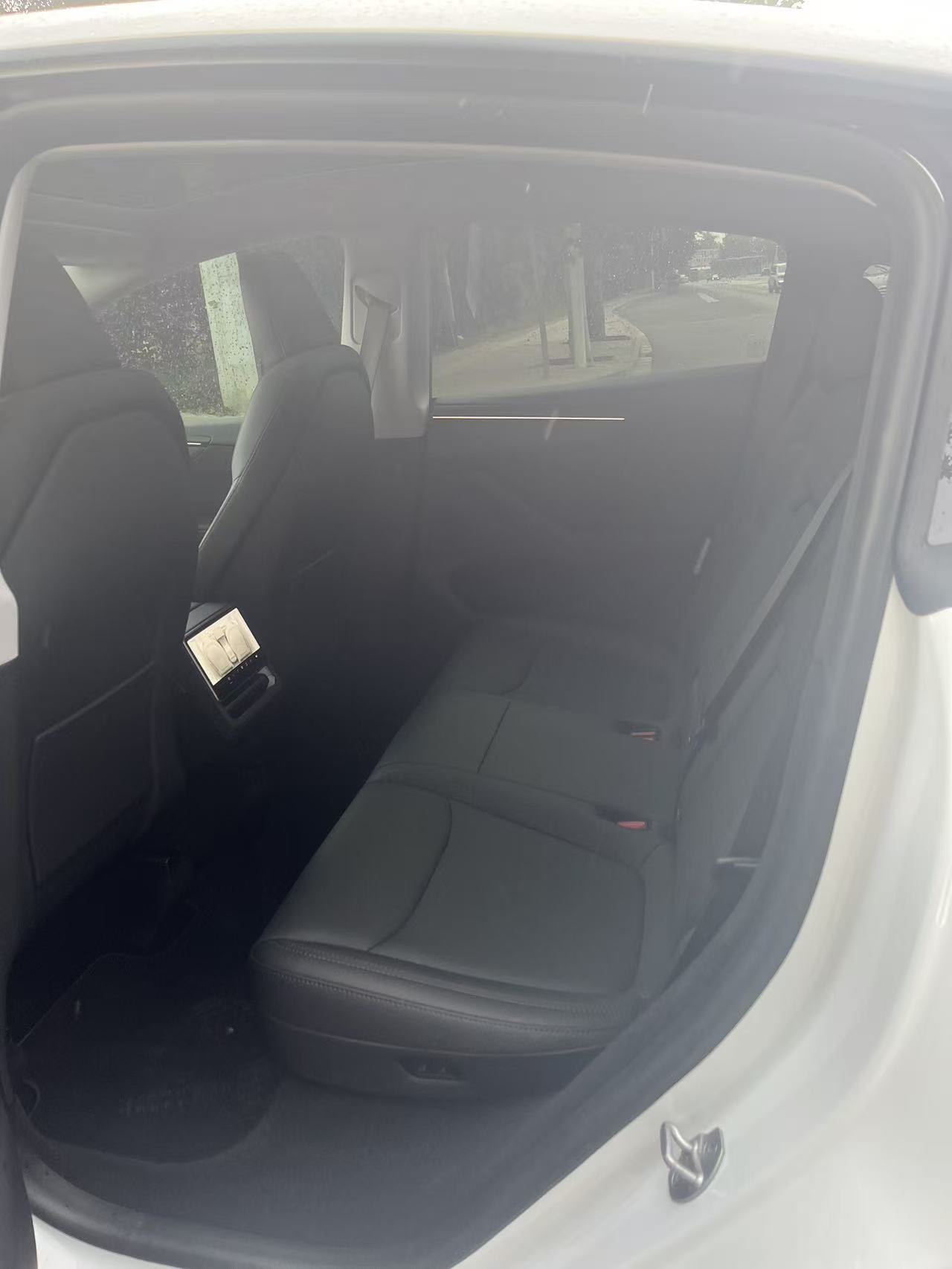 Tesla Model Y 2025 #10 Tesla Model Y 2025 car image #10