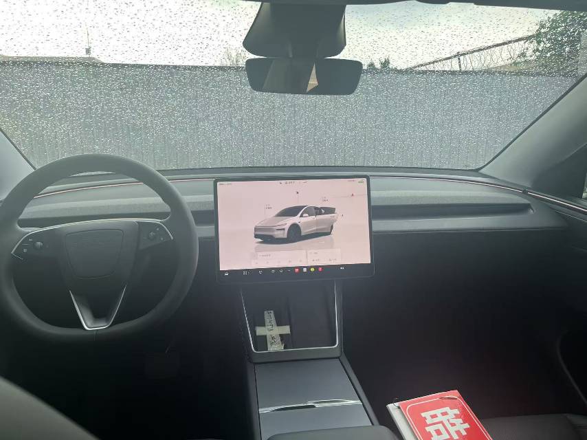 Tesla Model Y 2025 #11 Tesla Model Y 2025 car image #11