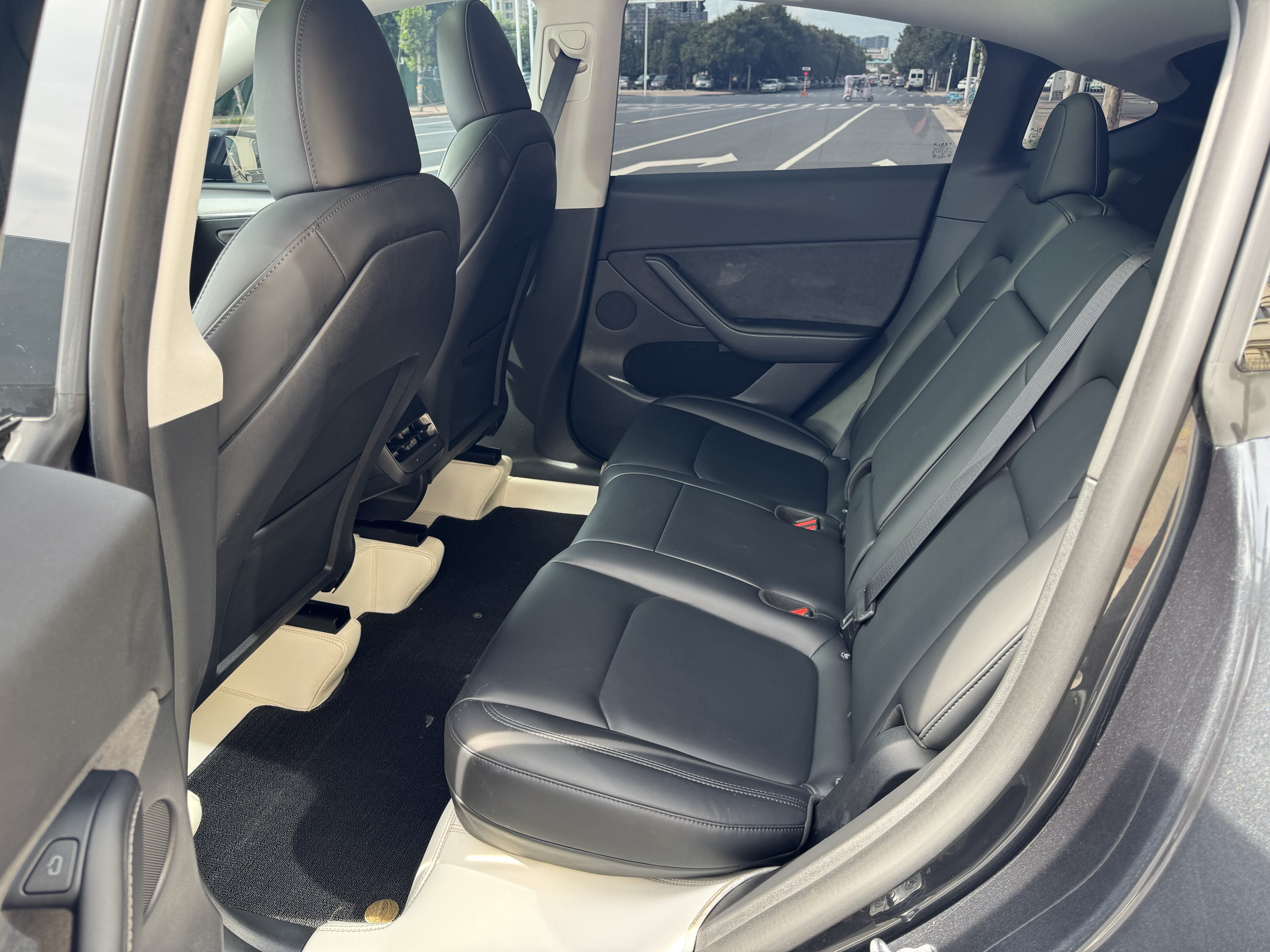 Tesla Model Y 2024 #12 Tesla Model Y 2024 car image #12