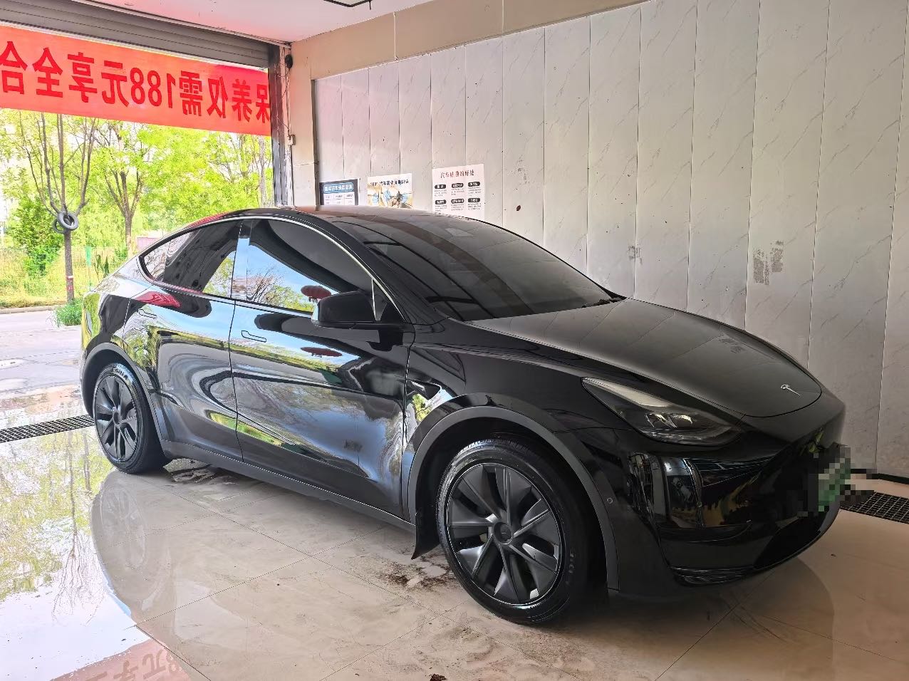 Tesla Model Y 2023 #2 Tesla Model Y 2023 car image #2