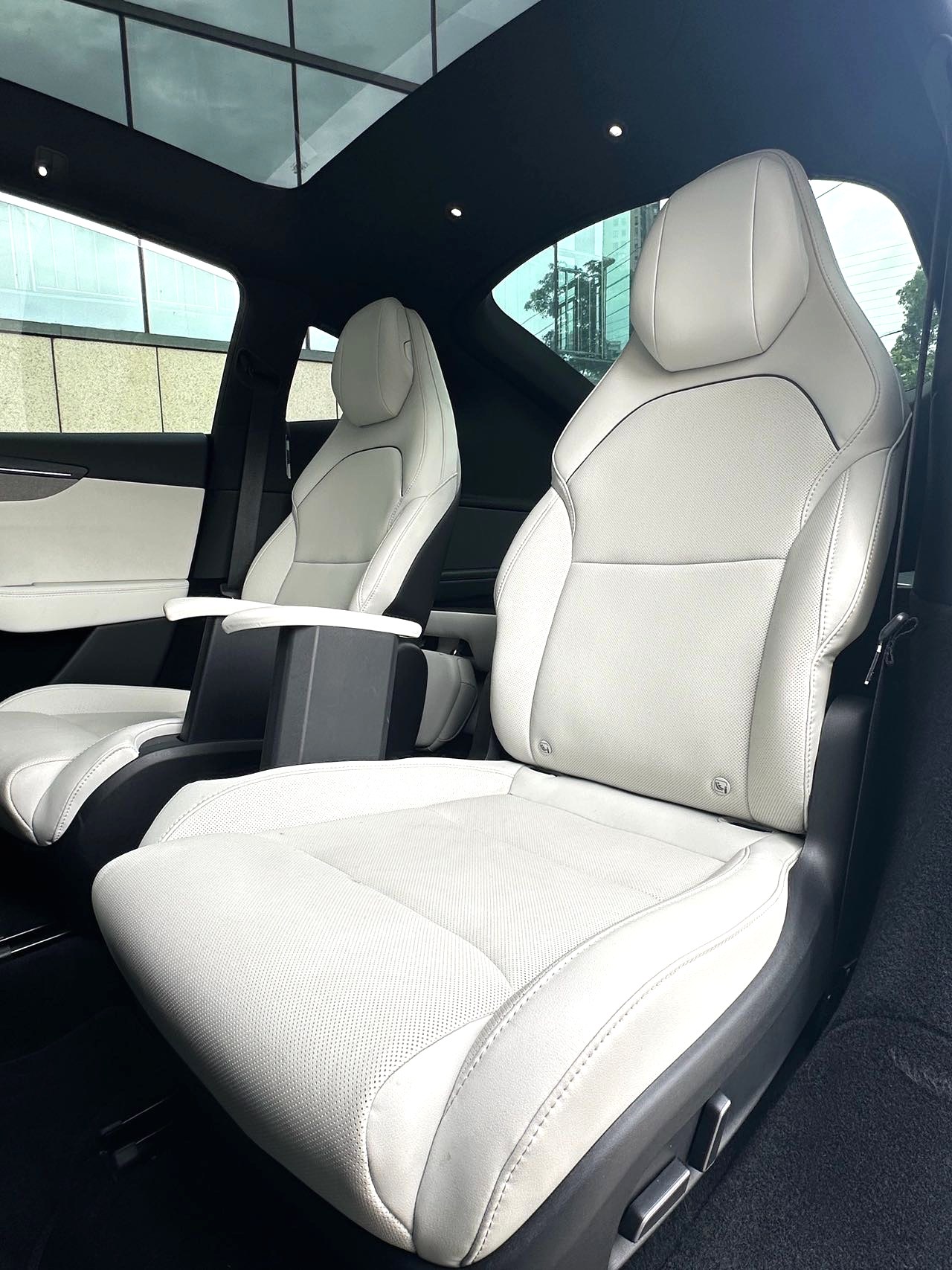 Tesla Model Y L 2025 car image #9