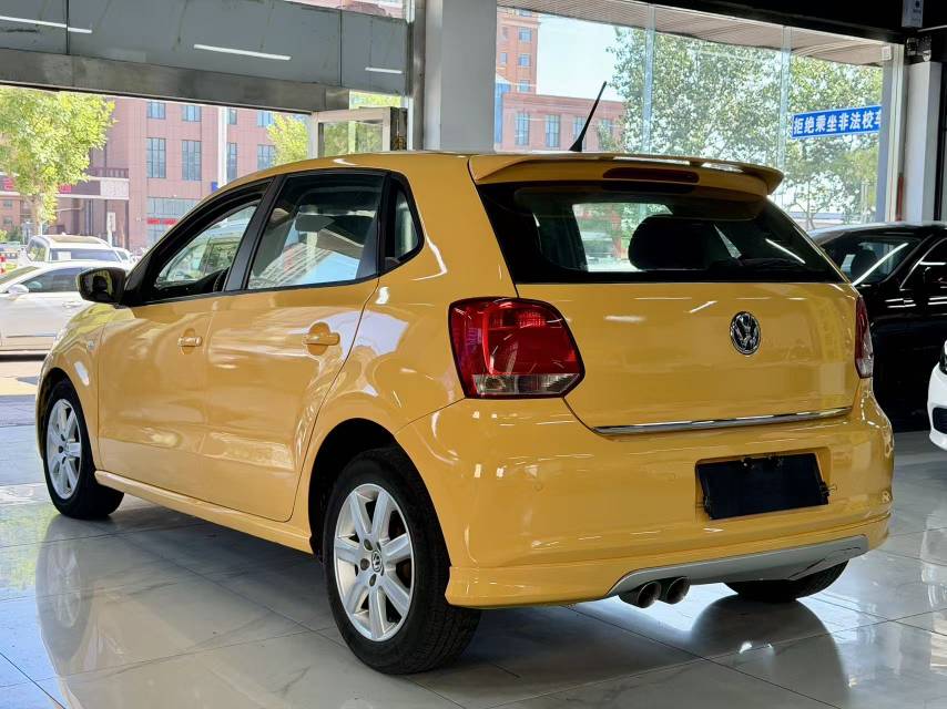 Volkswagen Polo 2011 car image #7