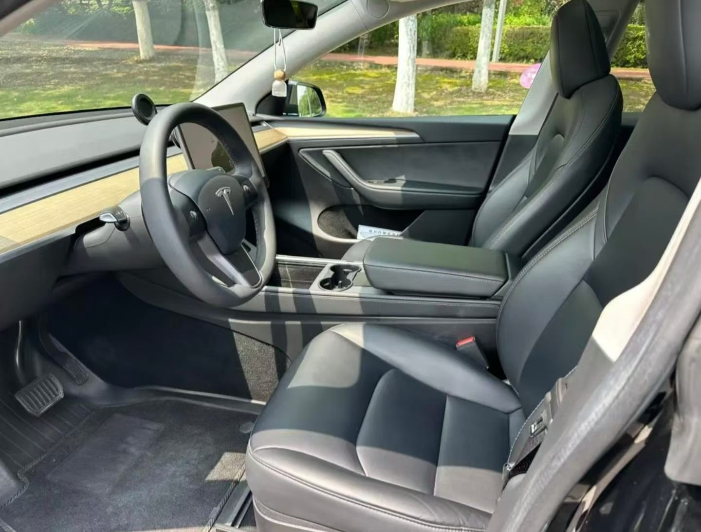 Tesla Model Y 2022 #8 Tesla Model Y 2022 car image #8
