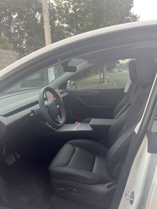 Tesla Model Y 2025 #9 Tesla Model Y 2025 car image #9