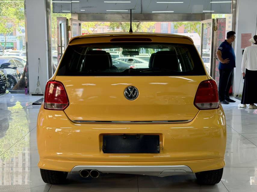 Volkswagen Polo 2011 car image #6