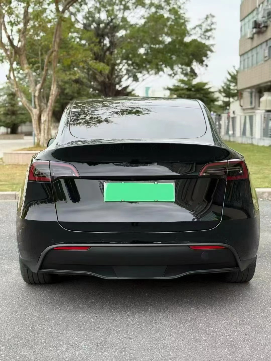 Tesla Model Y 2022 #5 Tesla Model Y 2022 car image #5
