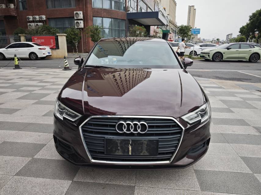 2018 car image #5