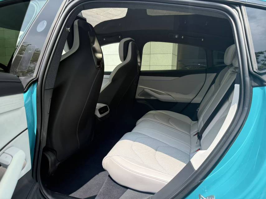 MI SU7 2024 car image #8