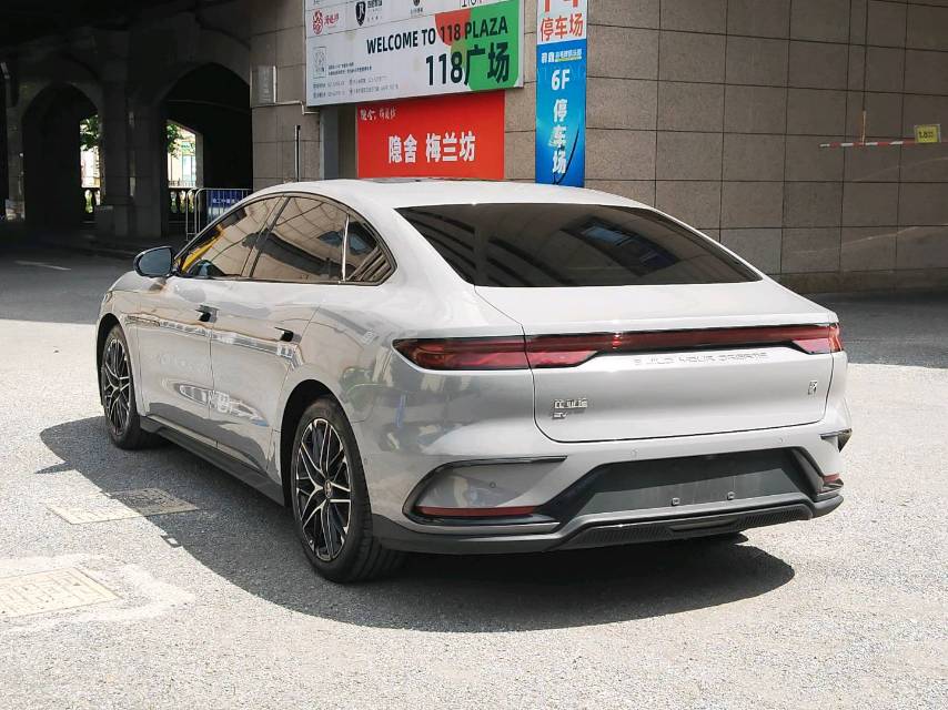 BYD Han 2025 car image #5