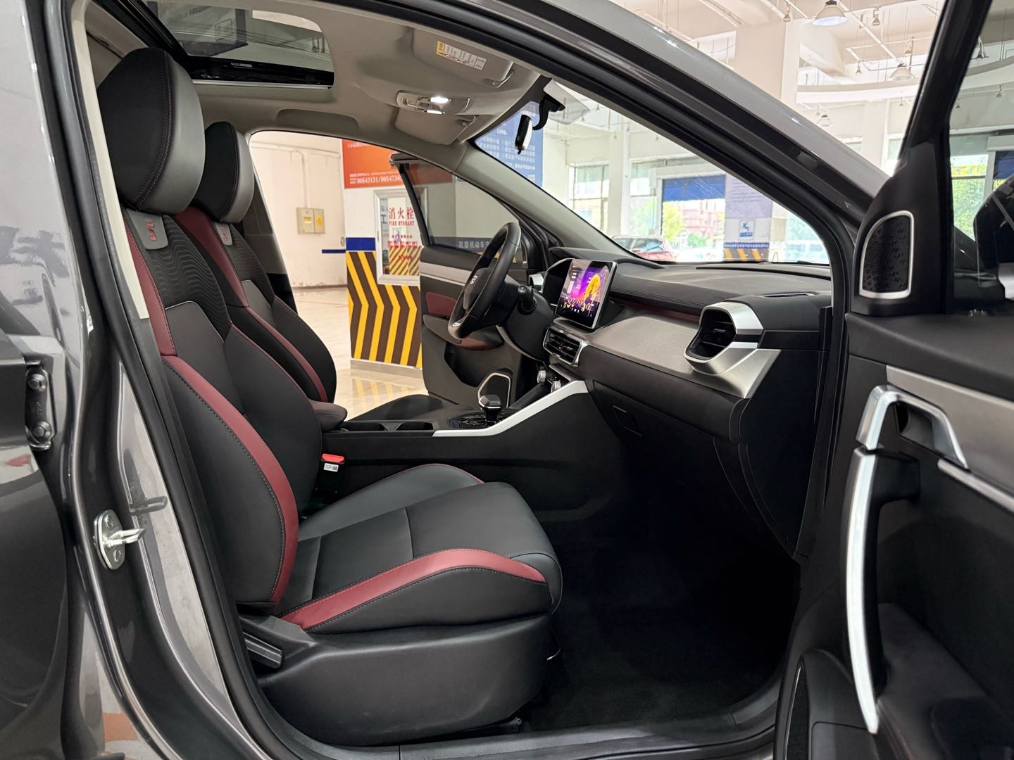GEELY Coolray 2023 car image #12