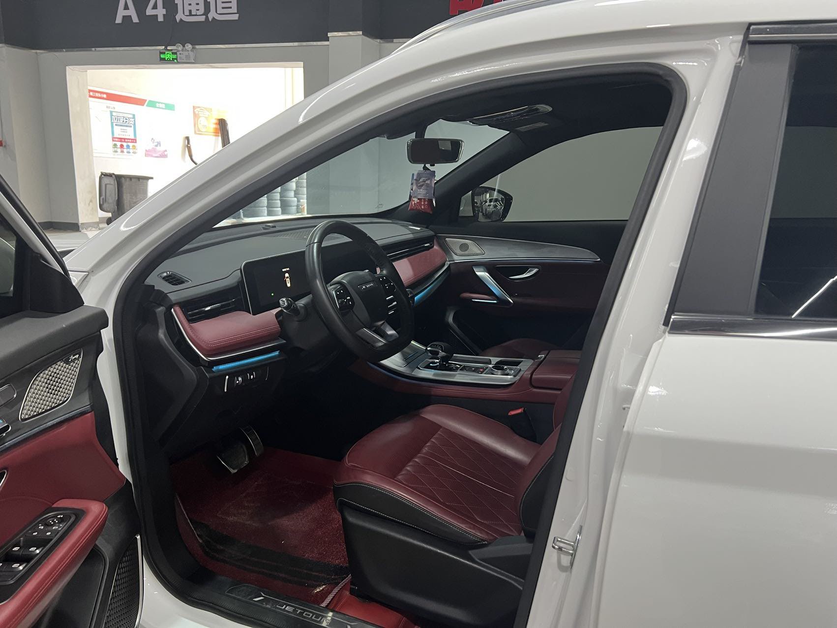 Jetour X70 PLUS 2023 #8 Jetour X70 PLUS 2023 car image #8