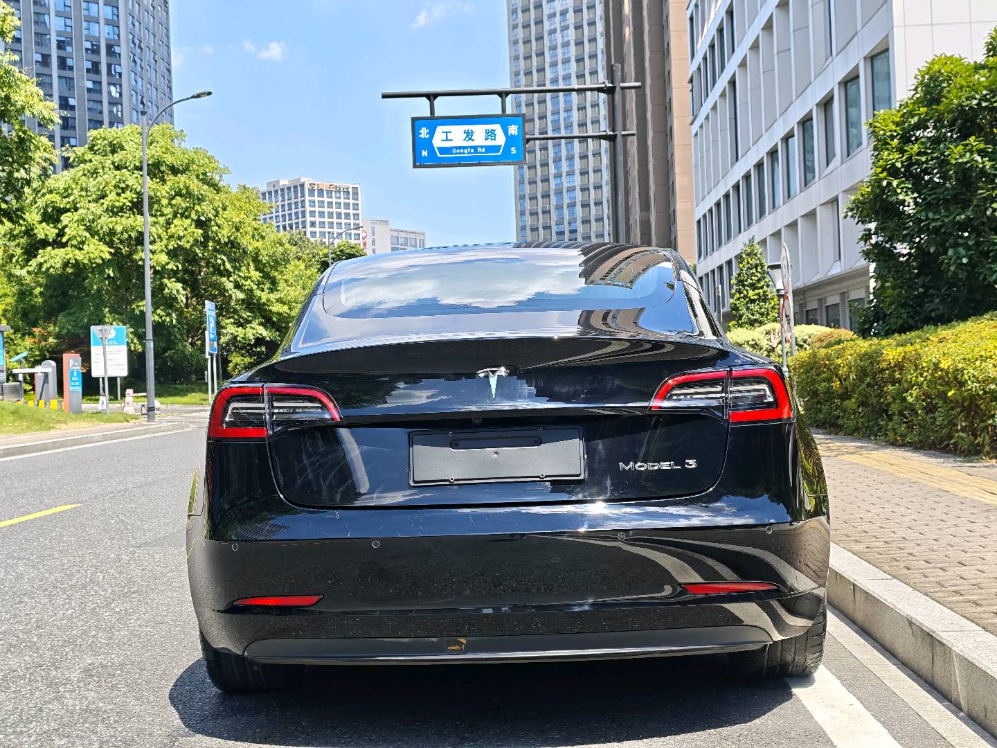 Tesla Model 3 2020 car image #11