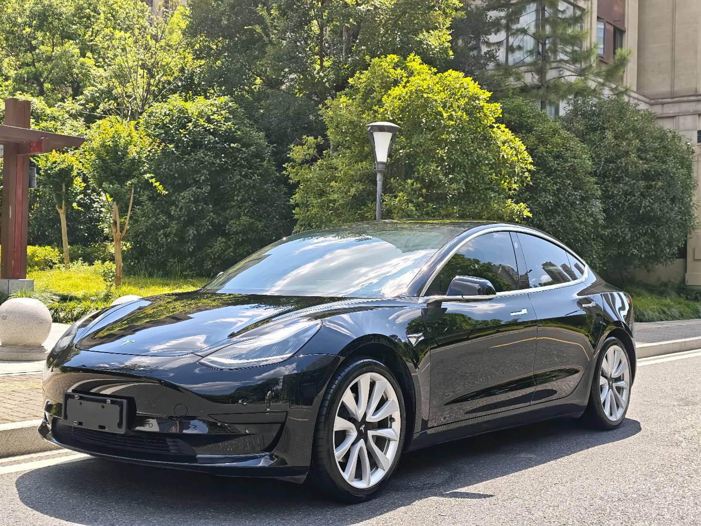 Tesla Model 3 2020 car image #2