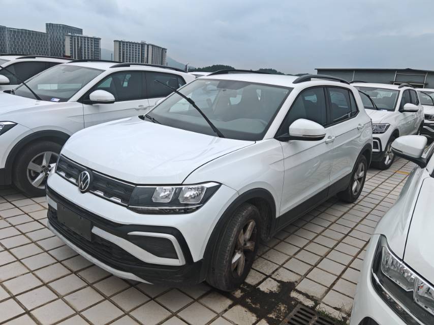 Volkswagen T-Cross 2024 car image #2