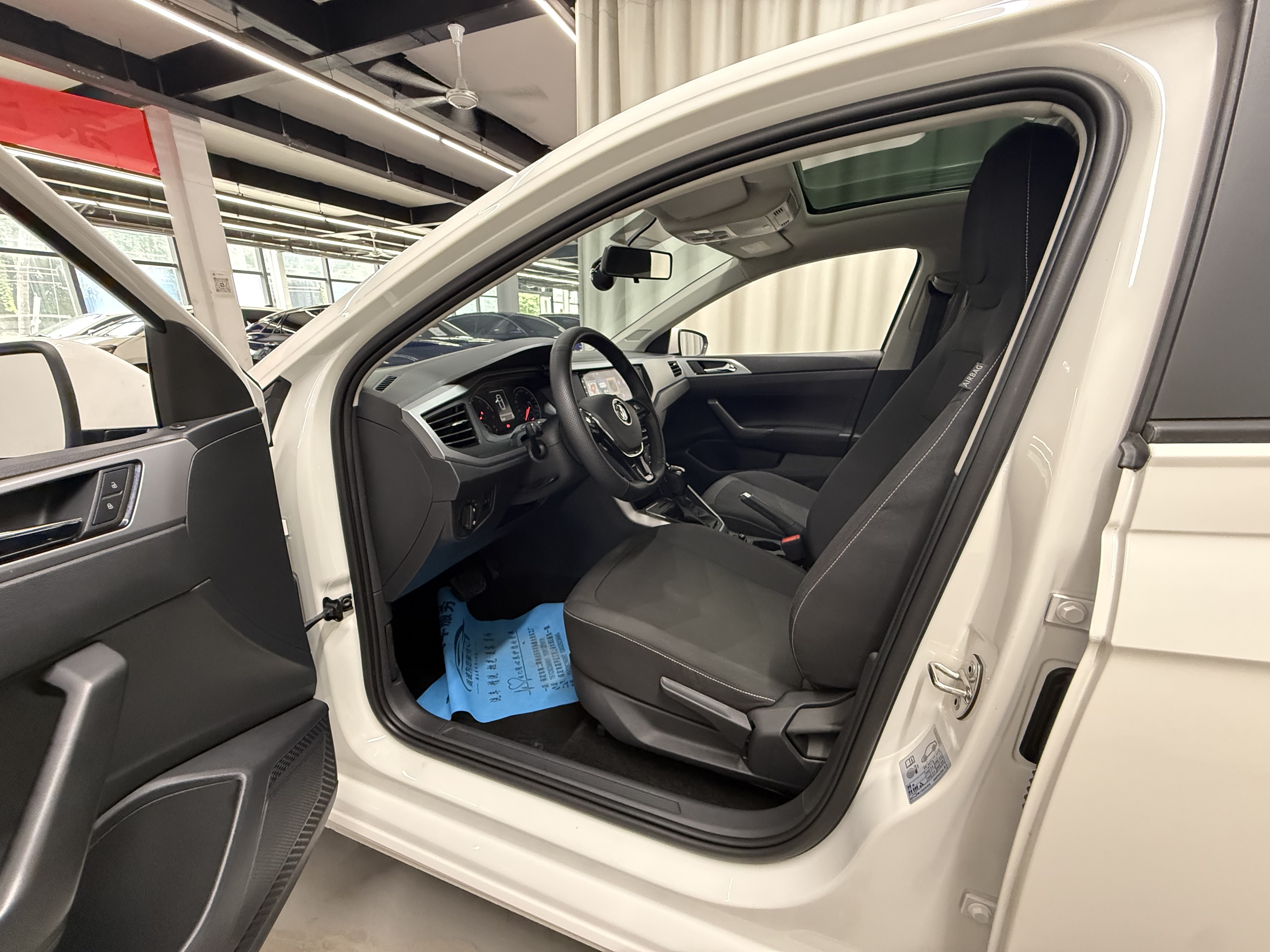 Volkswagen Polo 2021 car image #6