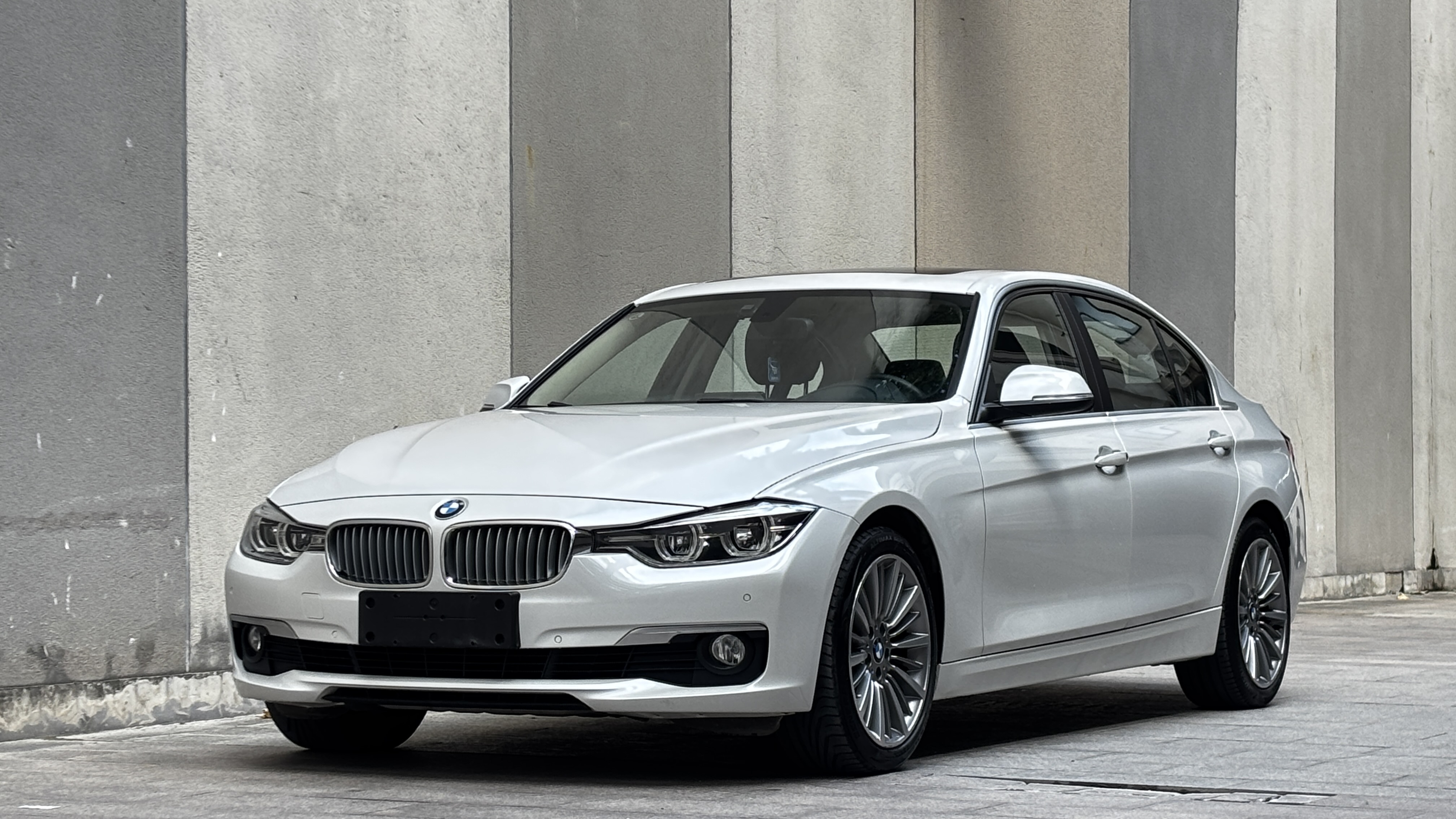 BMW 3 Series 2018 #2 BMW 3 Series 2018 car image #2
