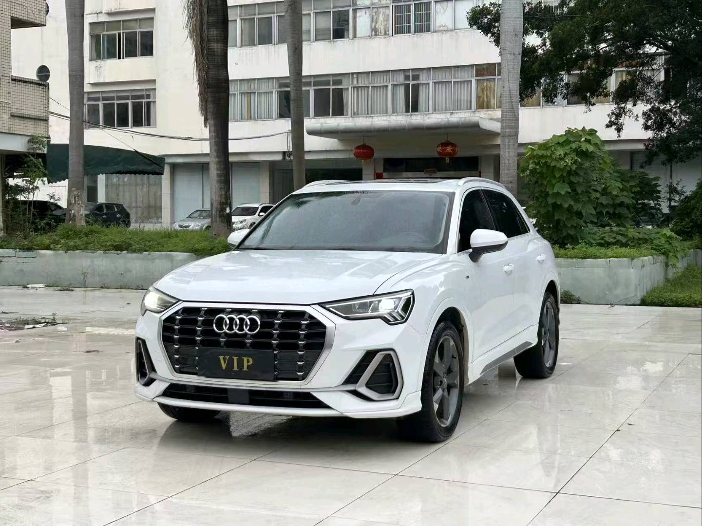 Audi Q3 2020 car image #2