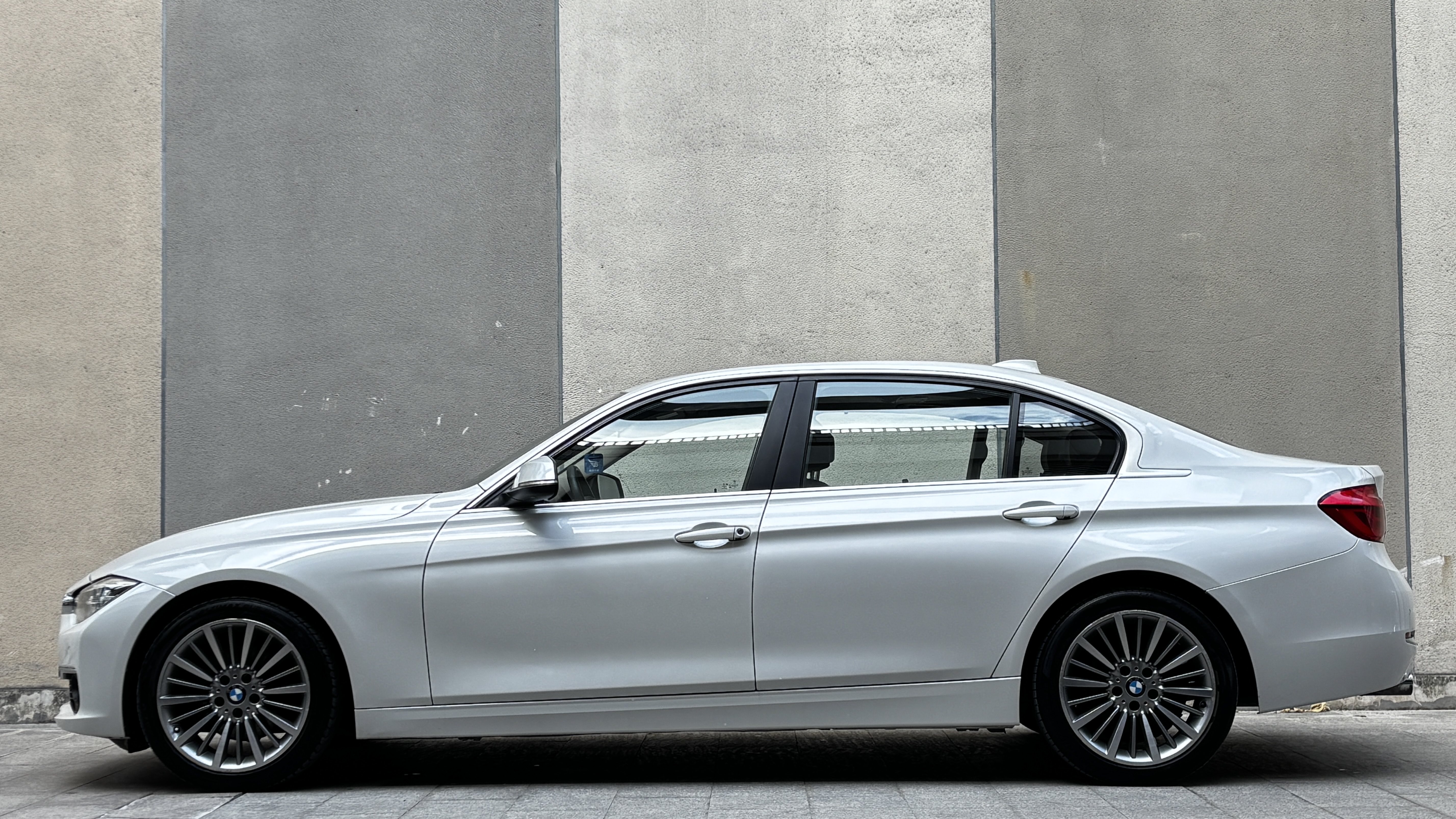 BMW 3 Series 2018 #5 BMW 3 Series 2018 car image #5