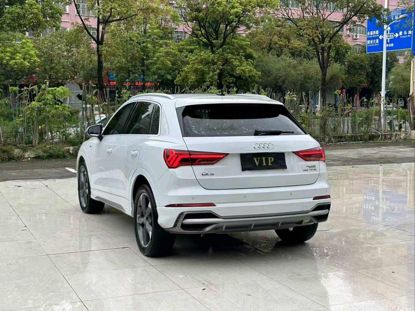 Audi Q3 2020 car image #11