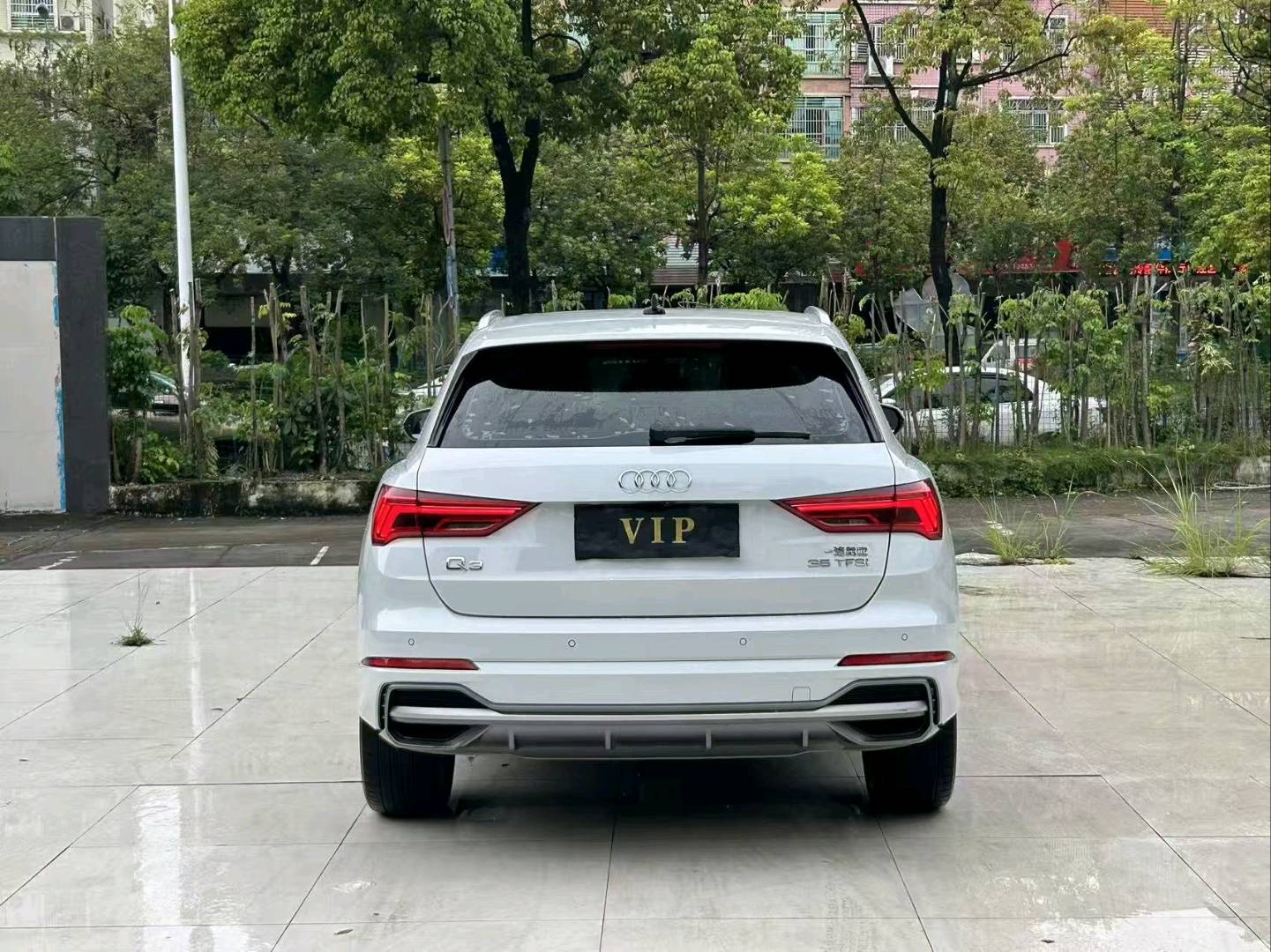 Audi Q3 2020 car image #10