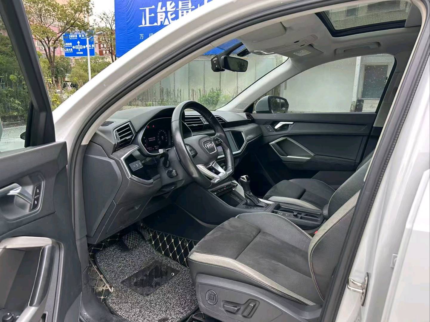 Audi Q3 2020 car image #6