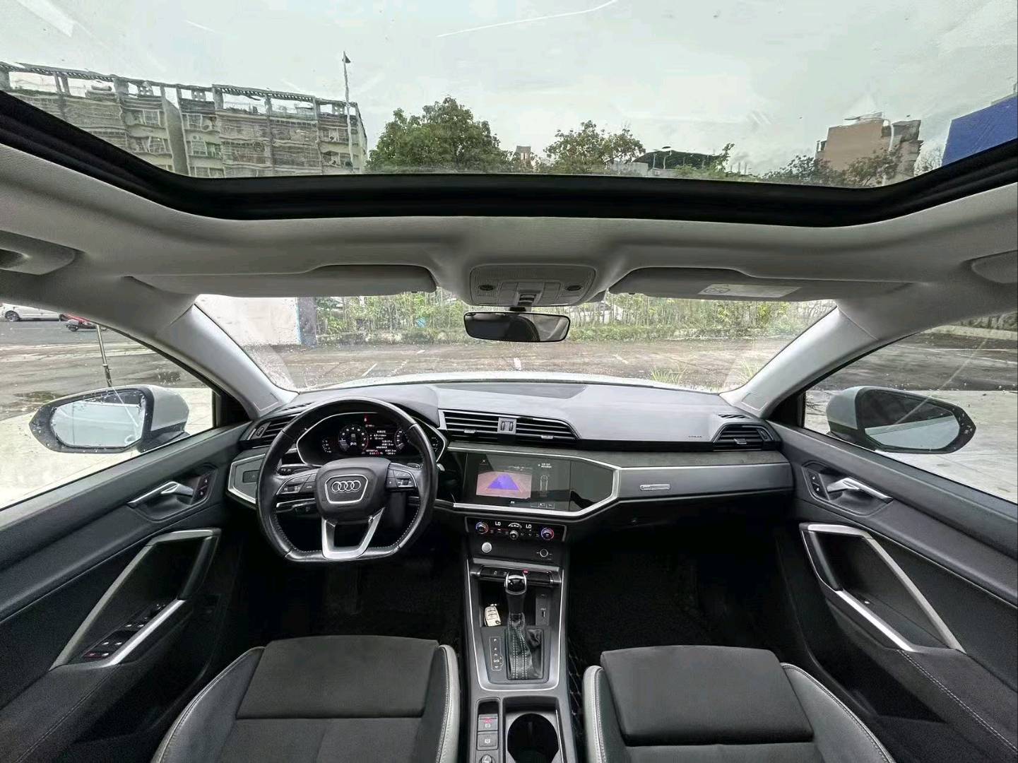 Audi Q3 2020 car image #8