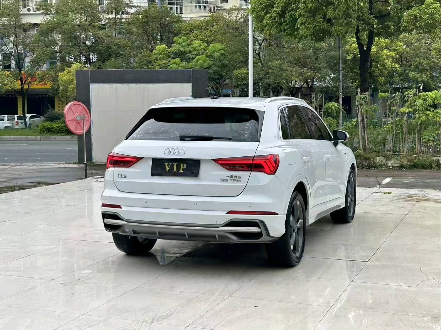 Audi Q3 2020 car image #9