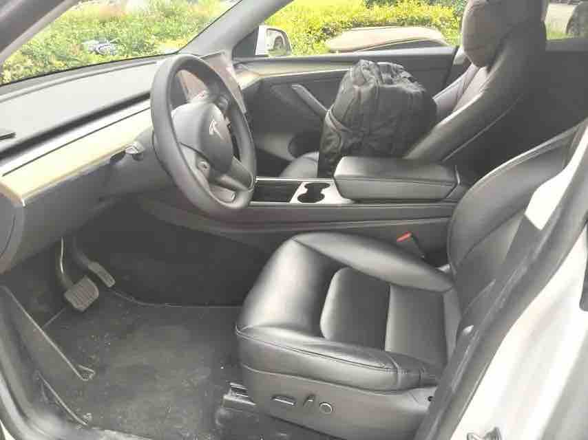 Tesla Model Y 2023 #4 Tesla Model Y 2023 car image #4