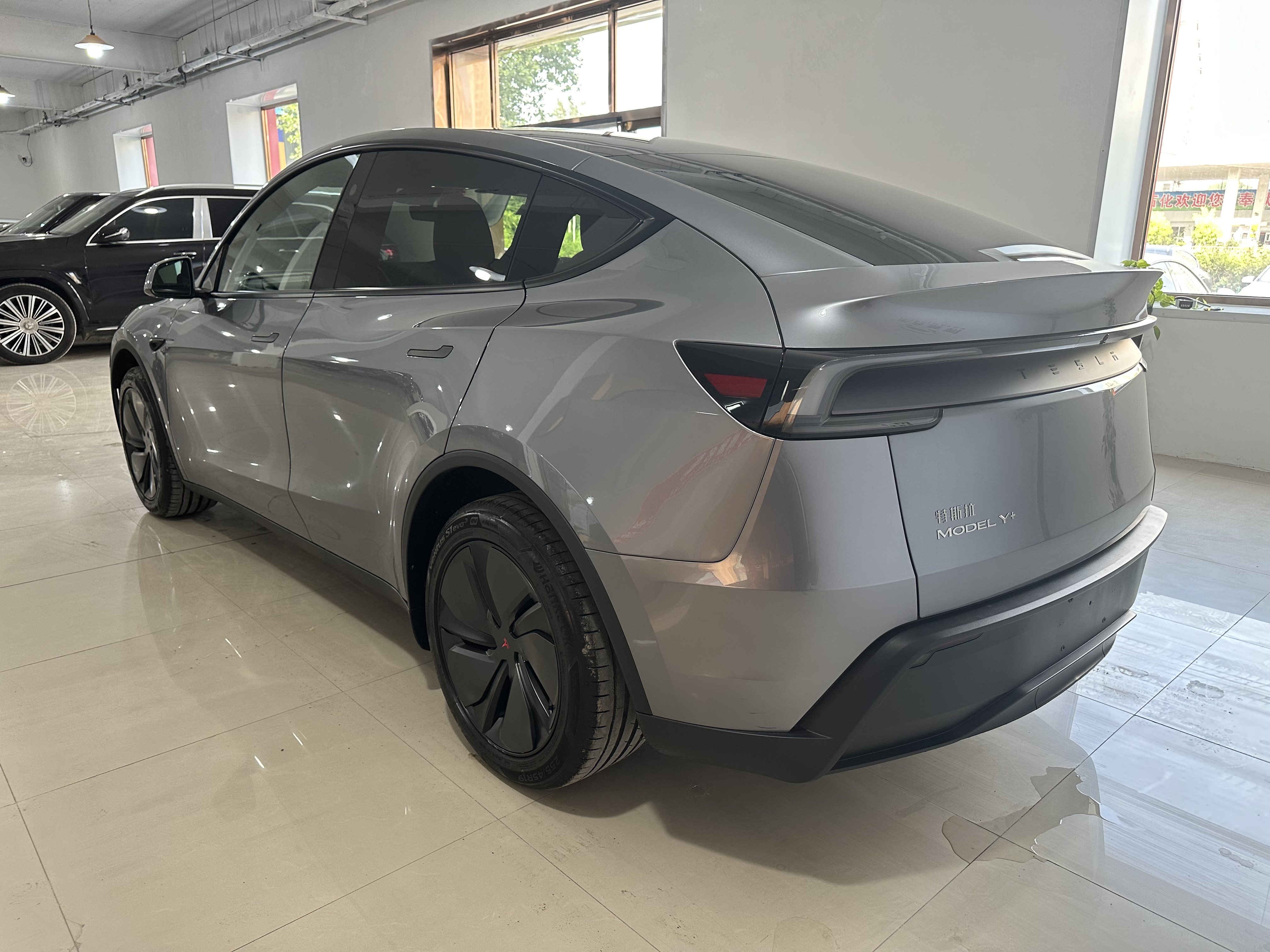 Tesla Model Y 2026 #6 Tesla Model Y 2026 car image #6