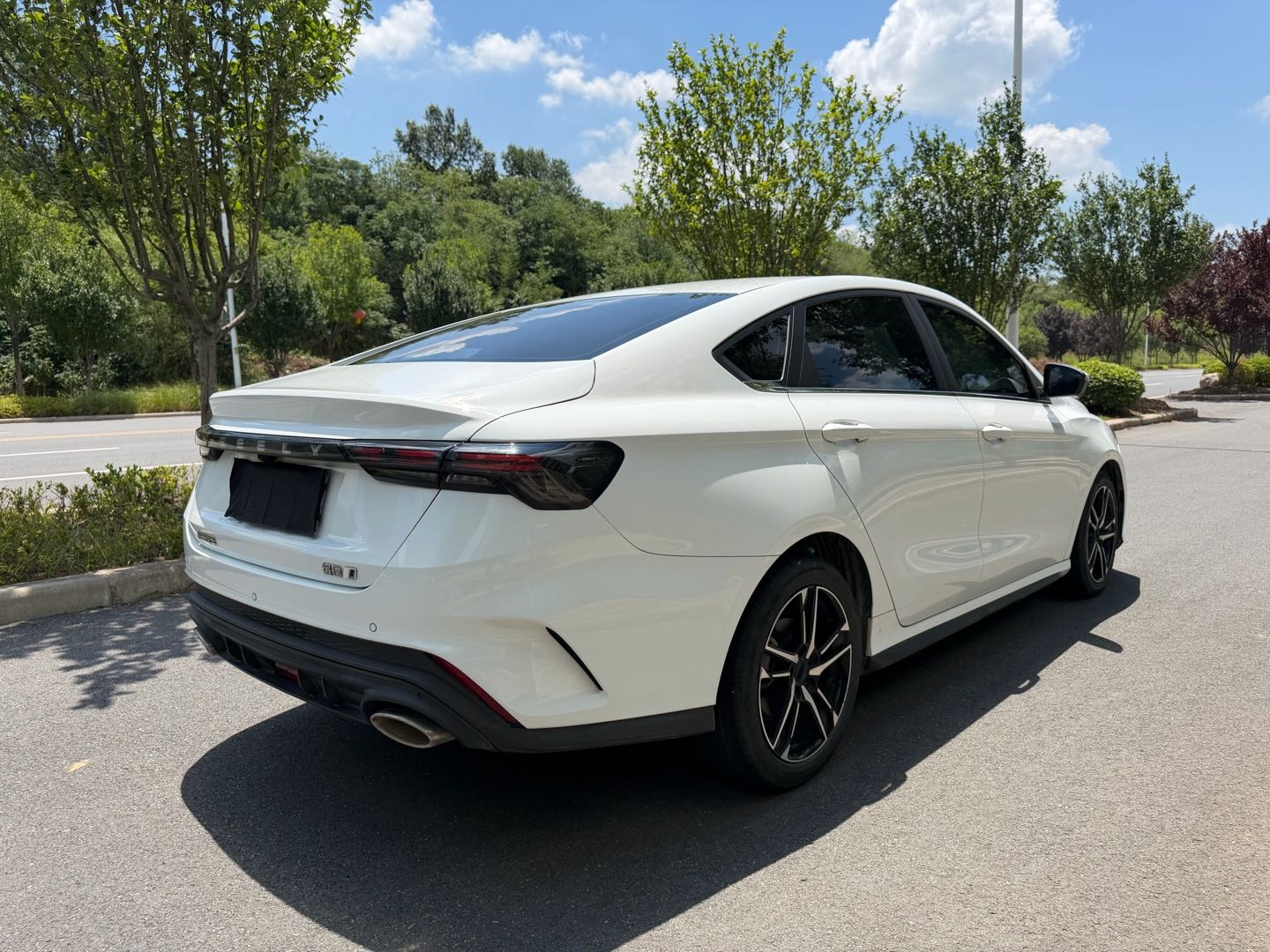 GEELY Binray 2023 immagine di auto #6