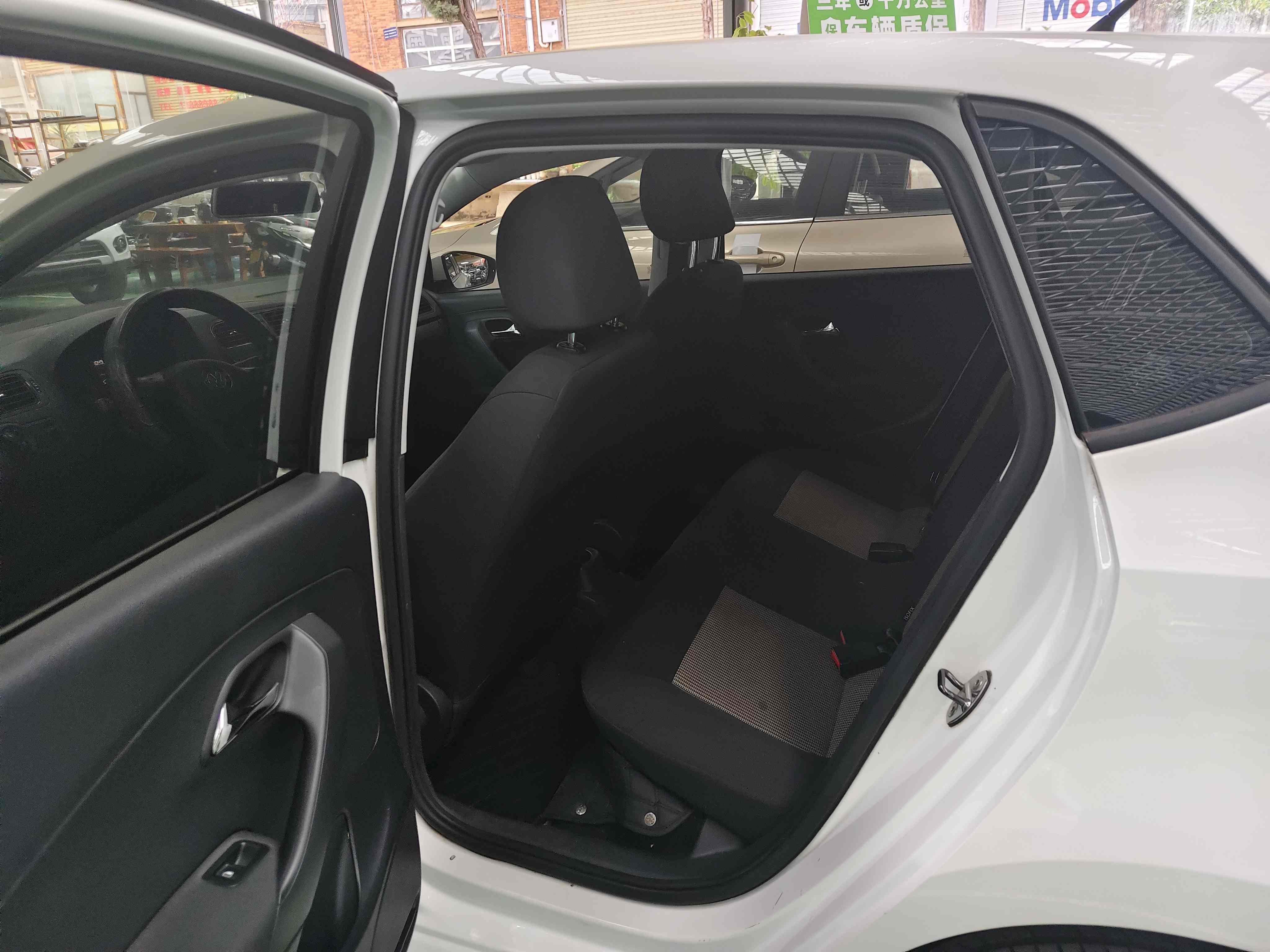 Volkswagen Polo 2018 car image #11
