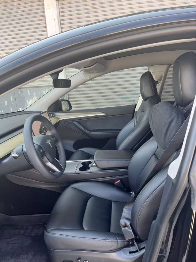 Tesla Model Y 2023 car image #9