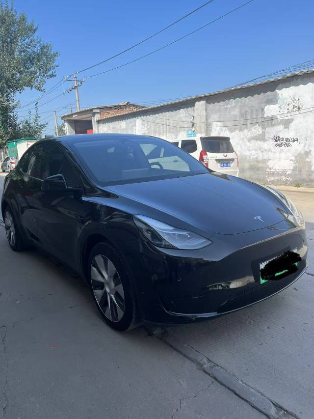 Tesla Model Y 2023 car image #4