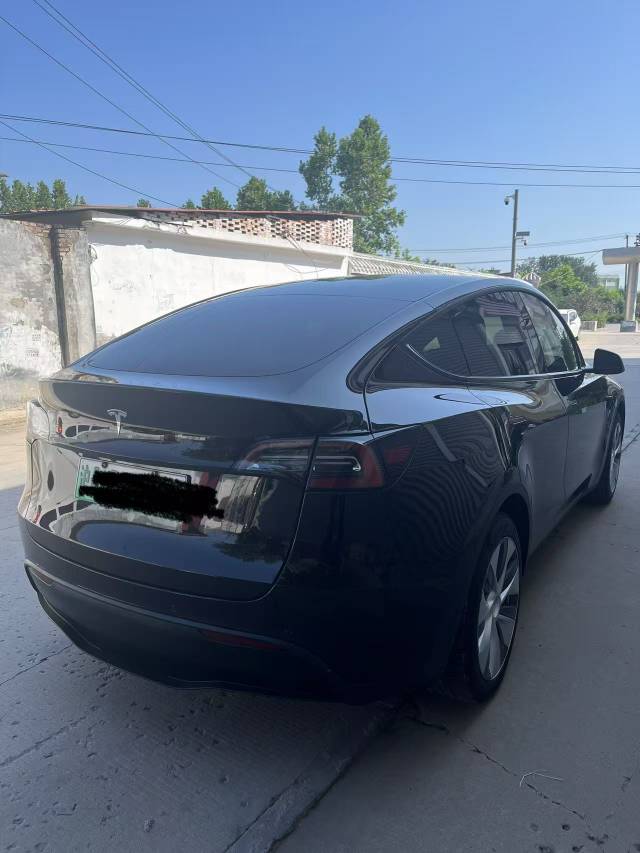 Tesla Model Y 2023 car image #6