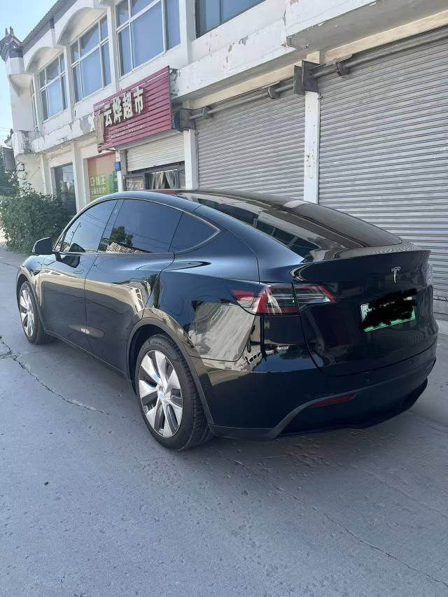 Tesla Model Y 2023 car image #7