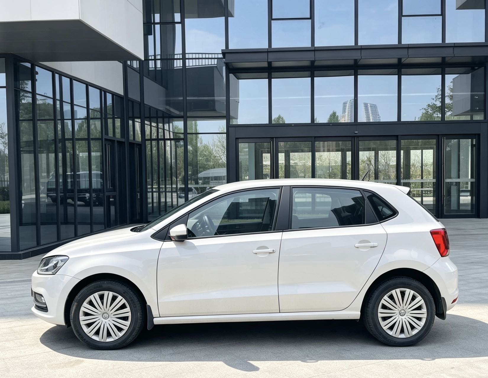 Volkswagen Polo 2016 car image #11