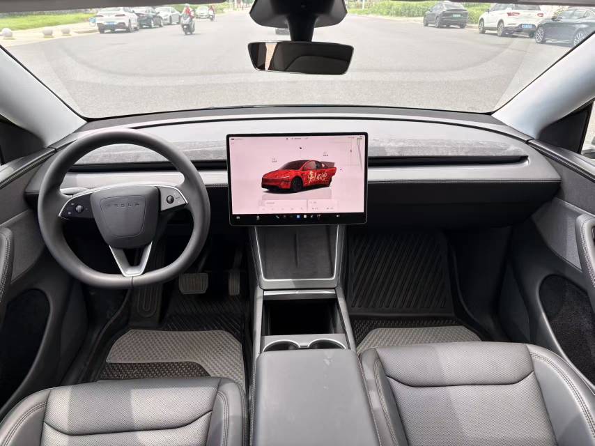 Tesla Model Y 2025 #7 Tesla Model Y 2025 car image #7